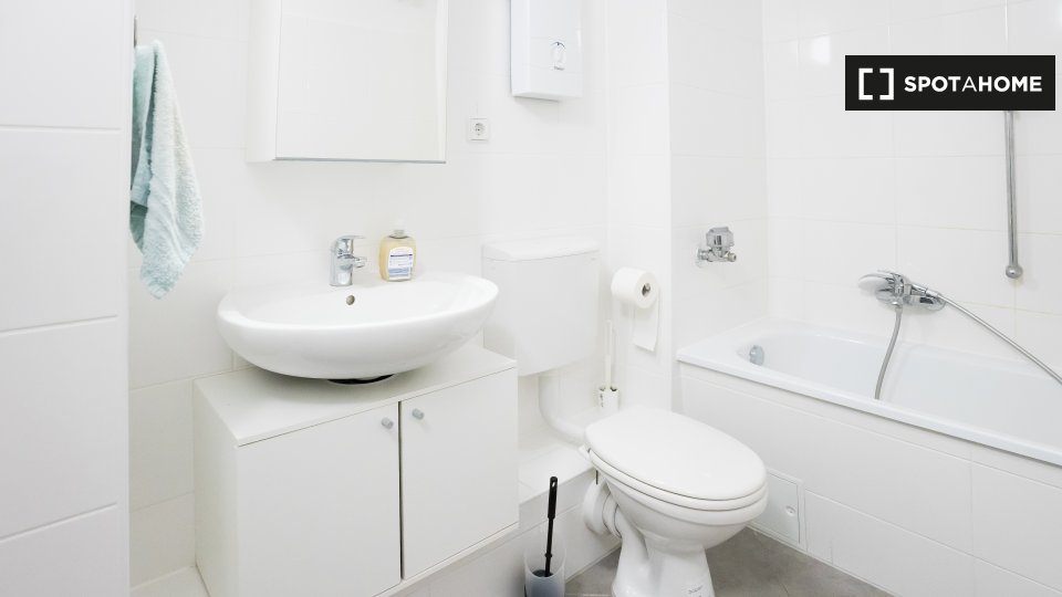 Double room Dusseldorf, 4 beds — photo 14