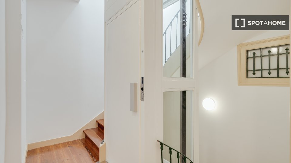 Apartment Lisbon, 1 bed, 65m² — photo 12
