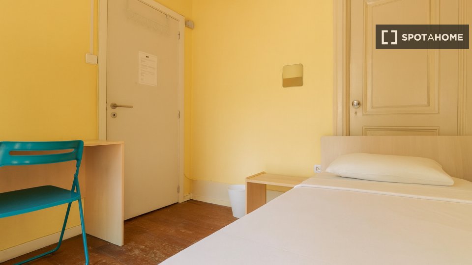 Double room Lisbon, 7 beds — photo 32