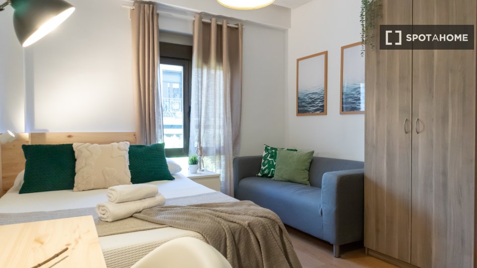 Double room Madrid, 7 beds, 140m² — photo 27