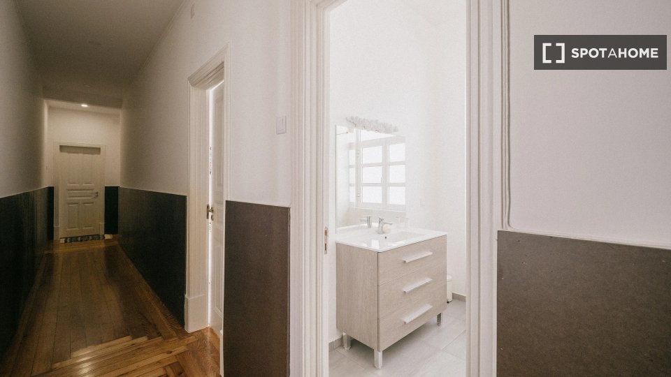 Double room Lisbon, 7 beds — photo 19