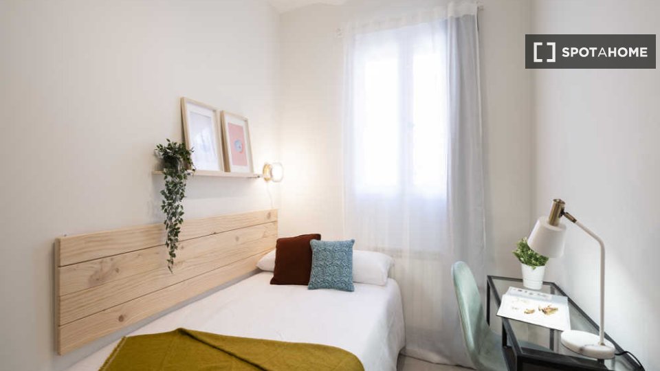 Double room Madrid, 17 beds — photo 68