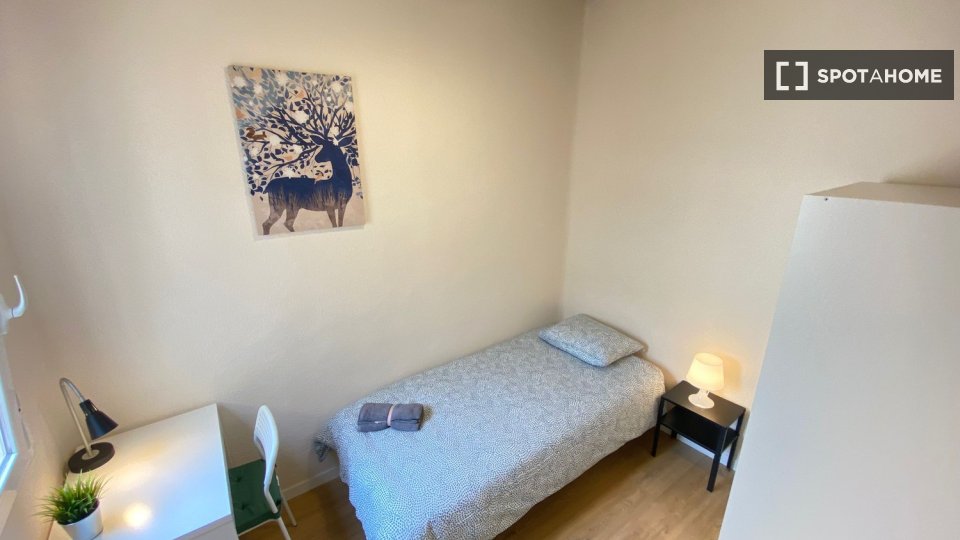 Double room Madrid, 2 beds — photo 8