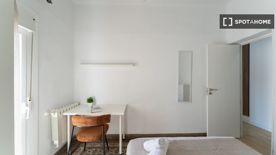 Double room Madrid, 6 beds — photo 3