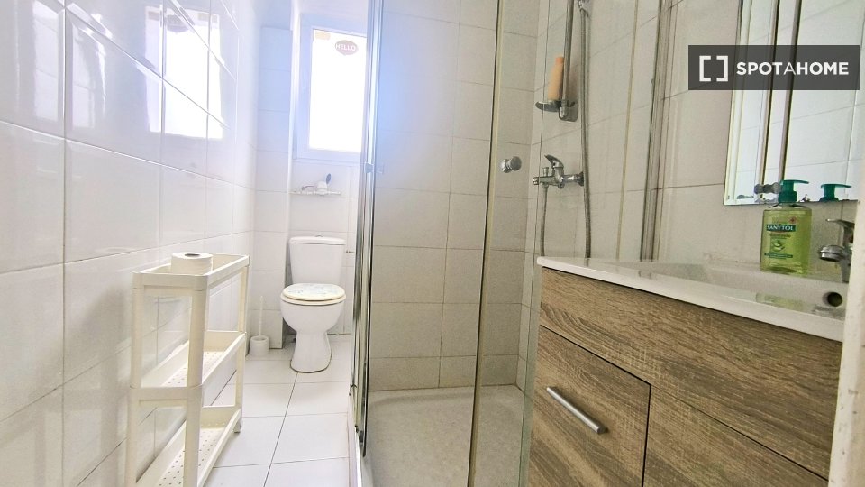 Double room Madrid, 3 beds, 70m² — photo 33