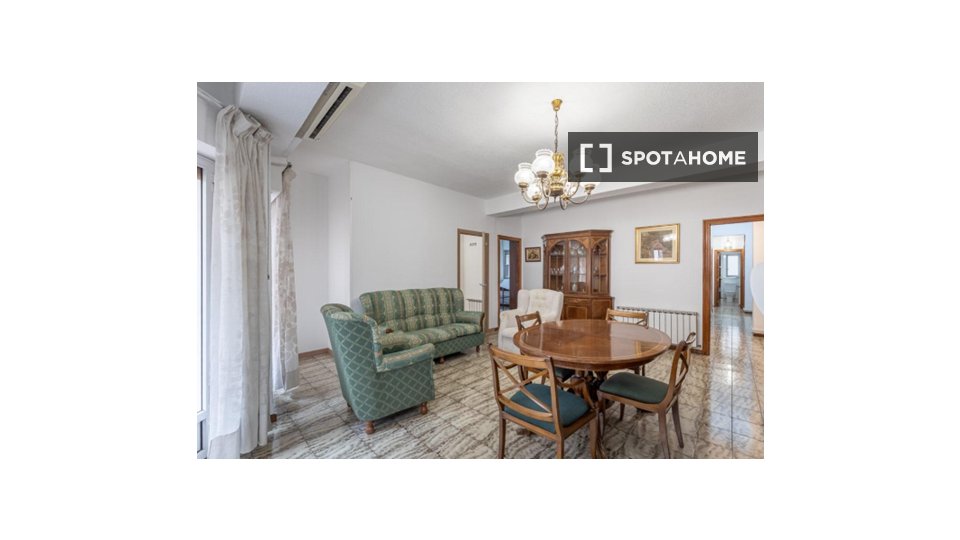 Double room Granada, 4 beds, 112m² — photo 8