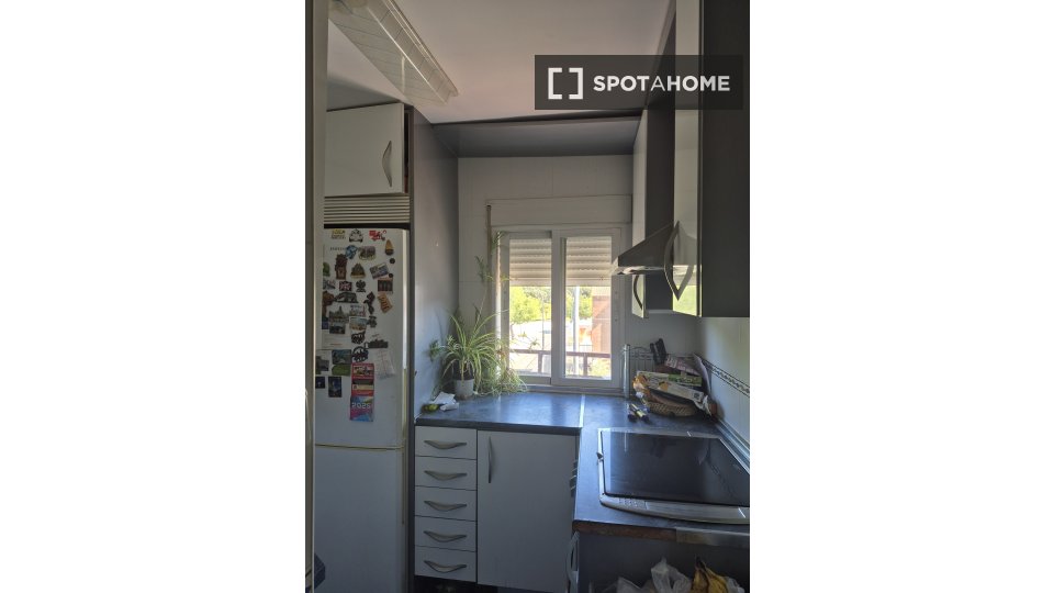 Double room Madrid, 3 beds, 79m² — photo 8
