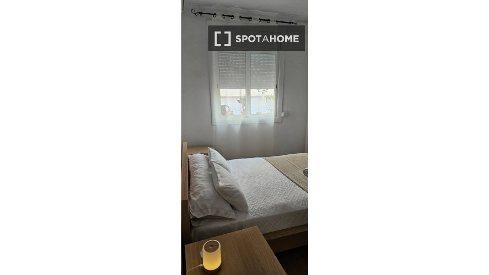 Double room Barcelona, 3 beds, 90m² — photo 1