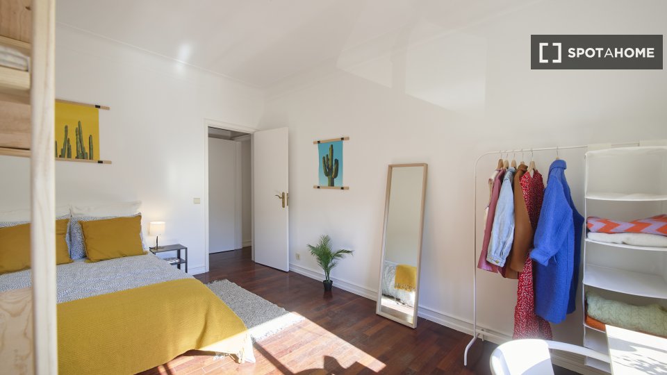 Double room Lisbon, 5 beds — photo 12
