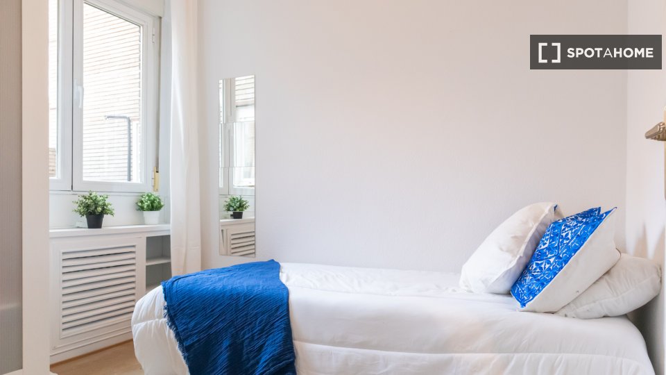 Double room Madrid, 6 beds, 152m² — photo 26