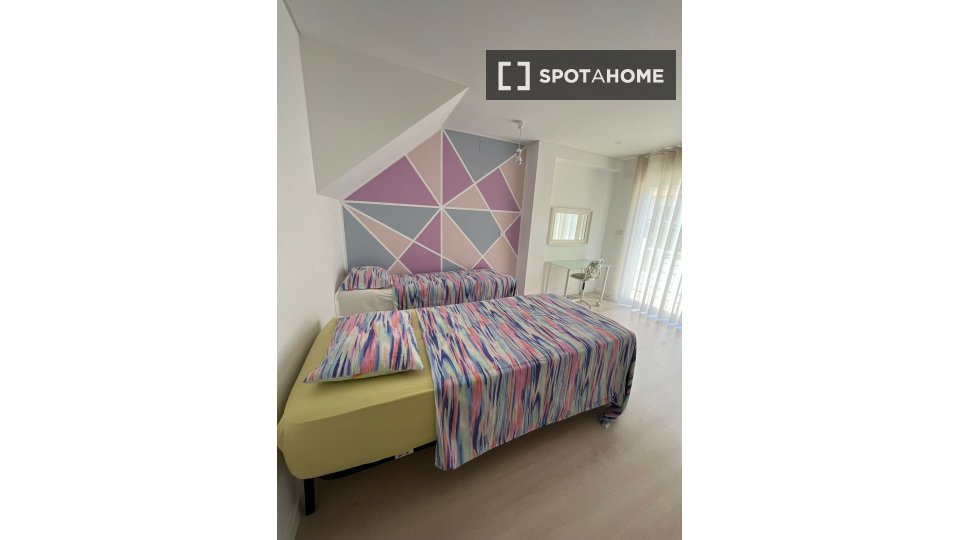 Double room Lisbon, 5 beds — photo 12