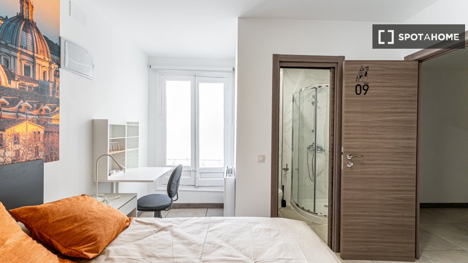 Double room Madrid, 18 beds, 450m² — photo 3