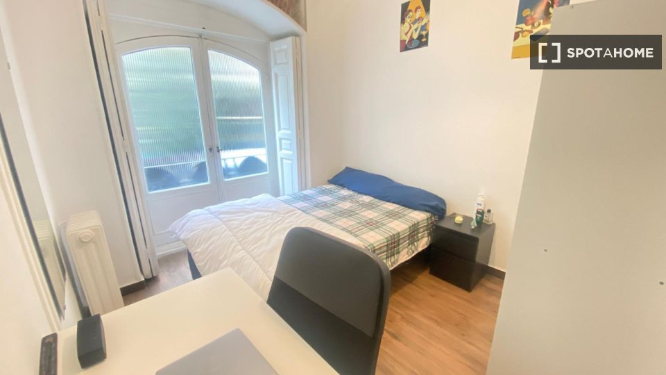 Double room Madrid, 8 beds — photo 9