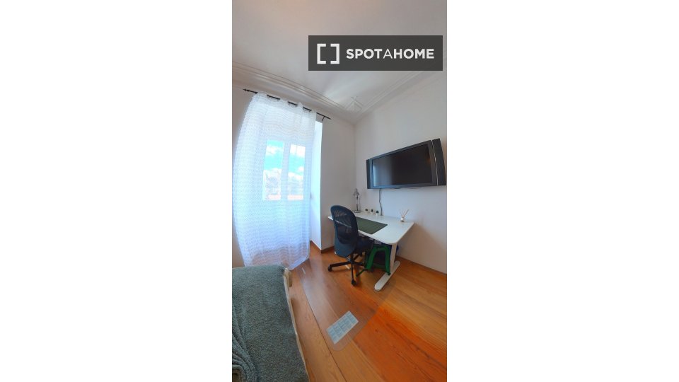 Double room Lisbon, 3 beds, 80m² — photo 8