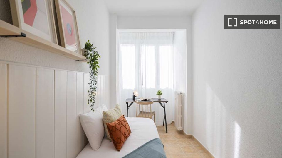 Double room Madrid, 25 beds — photo 12