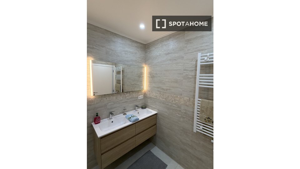 Double room Brussels, 4 beds, 125m² — photo 9