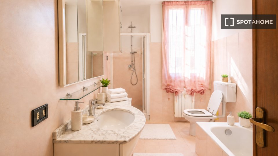 Double room Milan, 3 beds, 95m² — photo 10