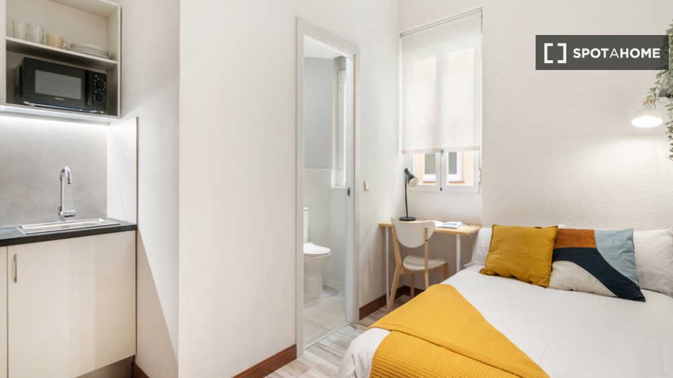 Double room Madrid, 4 beds — photo 60
