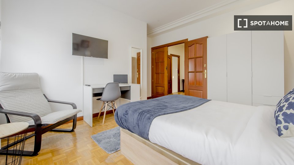 Double room Madrid, 8 beds, 240m² — photo 13