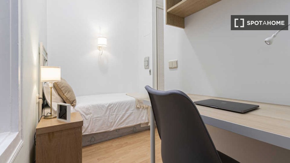Habitación en piso compartido en Justicia, Madrid.