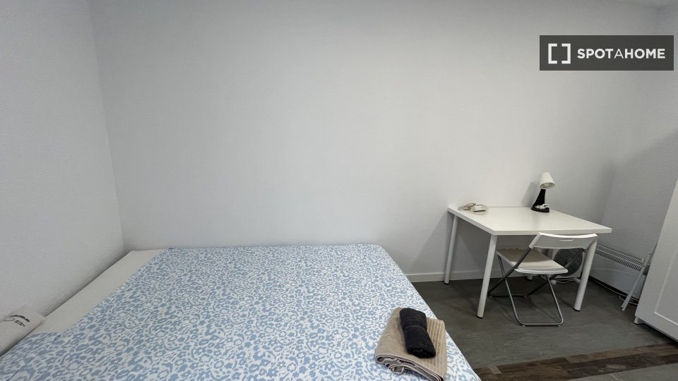 Double room Barcelona, 13 beds, 290m² — photo 7