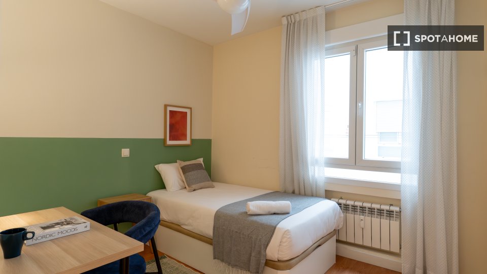 Double room Madrid, 6 beds — photo 17