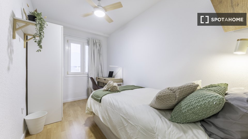 Double room Alicante, 4 beds, 103m² — photo 15