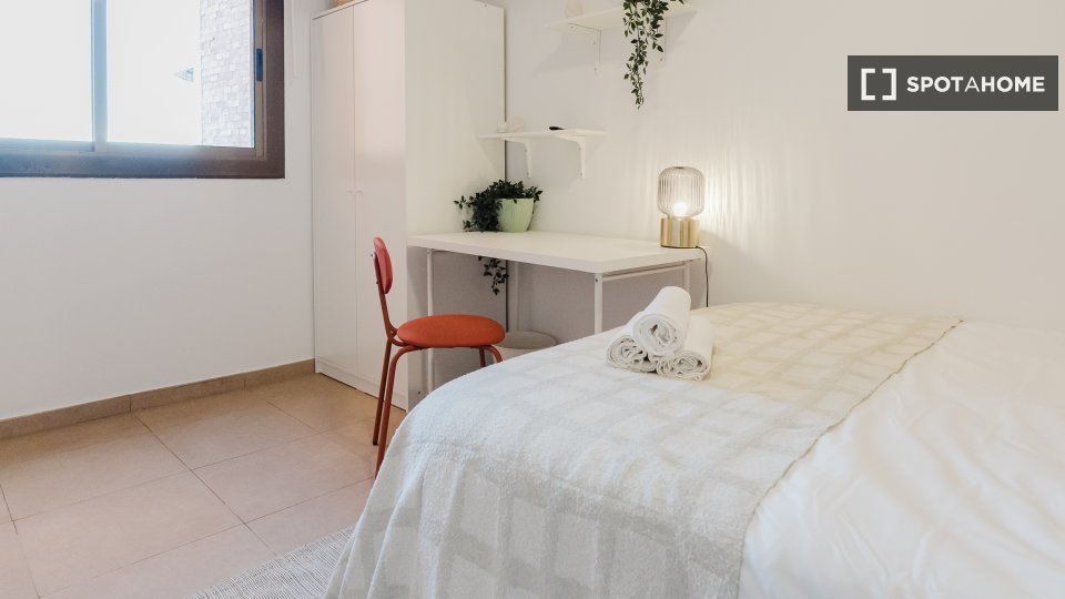 Double room Barcelona, 3 beds, 62m² — photo 9