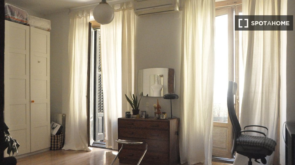 Double room Madrid, 2 beds — photo 14