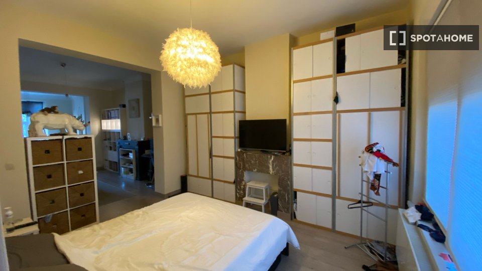 Apartment Brussels, 1 bed, 77m² — photo 2