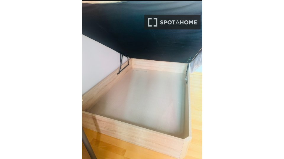Double room Barcelona, 1 bed, 65m² — photo 16