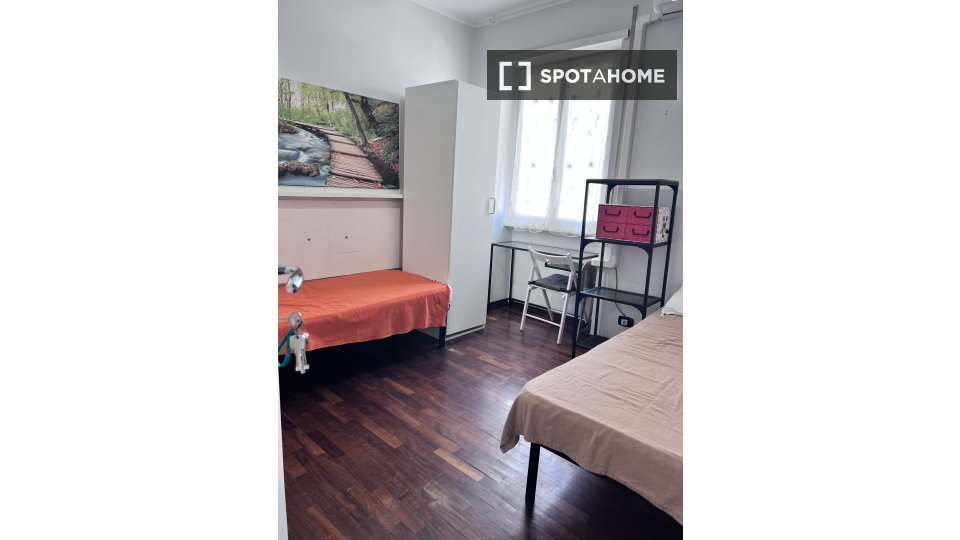 Double room Rome, 3 beds — photo 39
