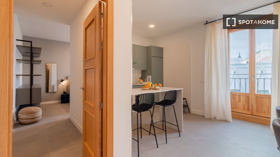 Piso de 2 habitaciones en alquiler en Palacio, Madrid.