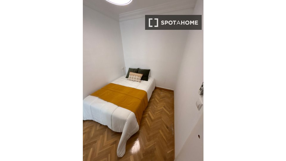 Double room Madrid, 9 beds, 200m² — photo 4
