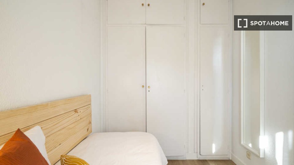 Double room Madrid, 16 beds — photo 43
