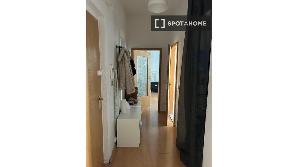 Double room Berlin, 2 beds, 18m² — photo 6