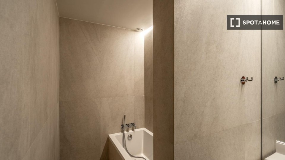 Apartment Lisbon, 2 beds, 136m² — photo 1