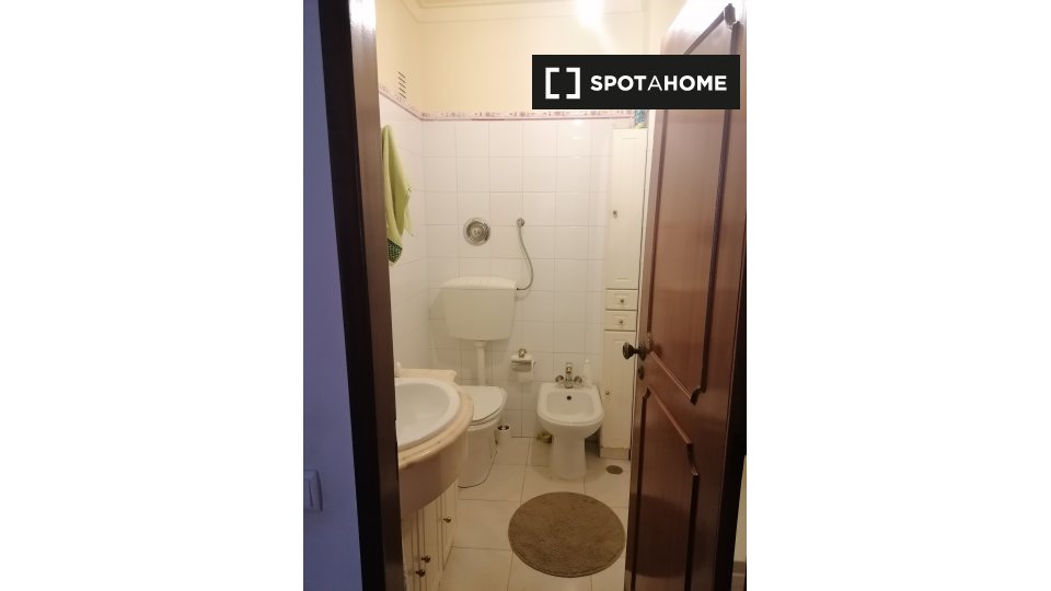 Double room Lisbon, 3 beds, 120m² — photo 10