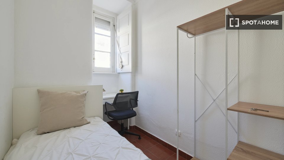 Double room Lisbon, 4 beds — photo 12