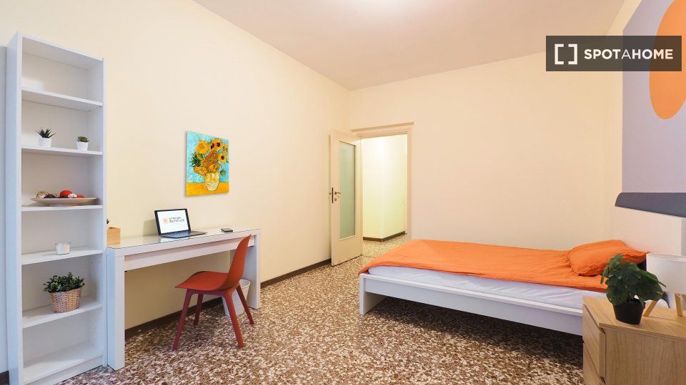 Double room Milan, 2 beds — photo 8