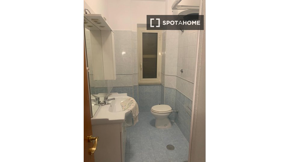 Double room Rome, 3 beds — photo 5
