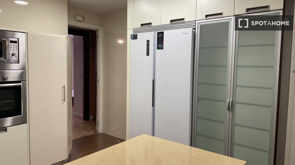 Double room Madrid, 7 beds, 170m² — photo 4