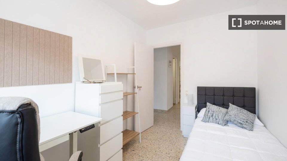 Double room Granada, 5 beds, 150m² — photo 19