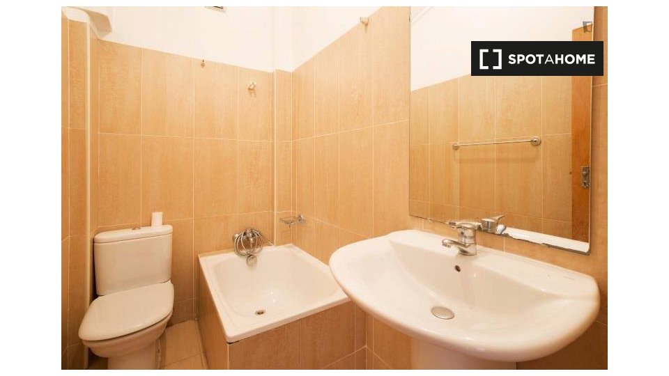 Double room Lisbon, 6 beds — photo 31