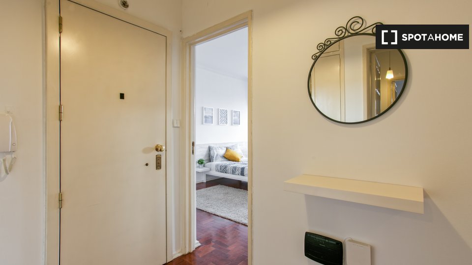 Double room Lisbon, 5 beds — photo 16