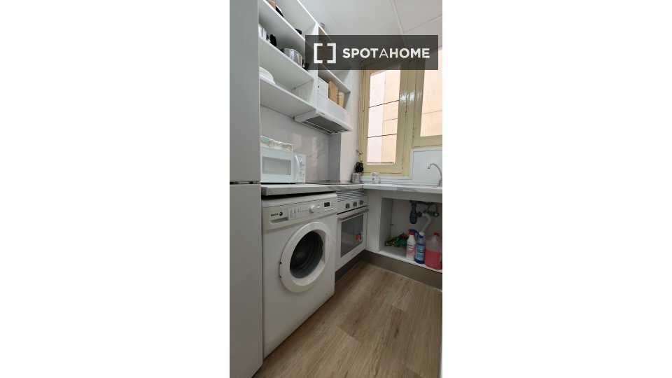 Apartment Madrid, 4 beds, 64m² — photo 3