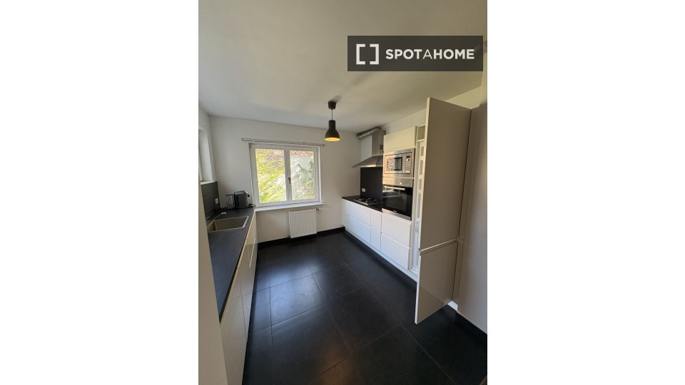 Double room Brussels, 5 beds, 360m² — photo 17
