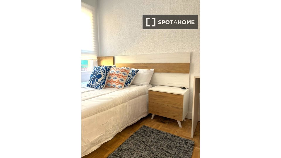 Double room Madrid, 8 beds, 170m² — photo 1