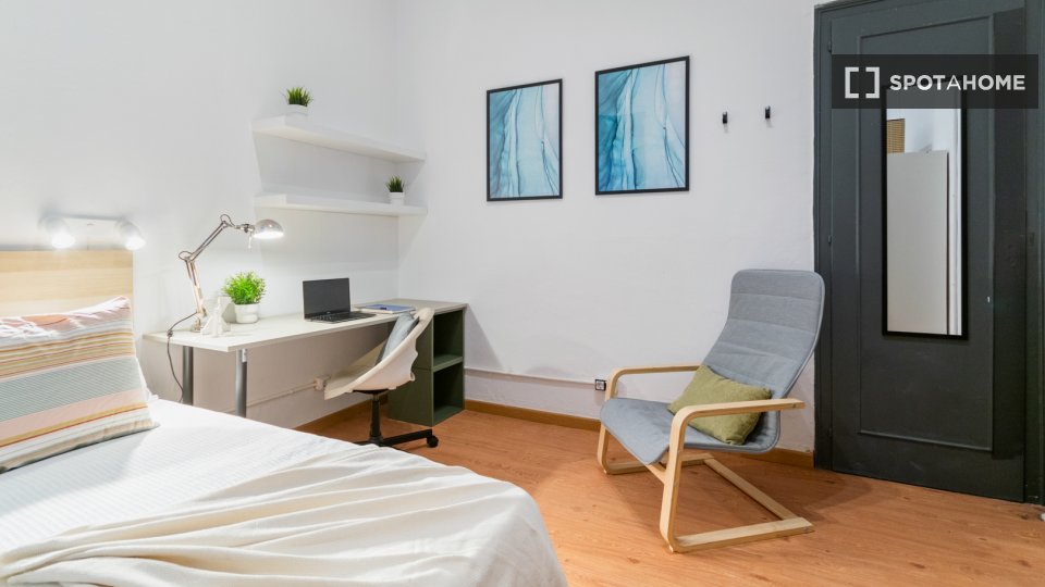 Double room Barcelona, 9 beds, 285m² — photo 5