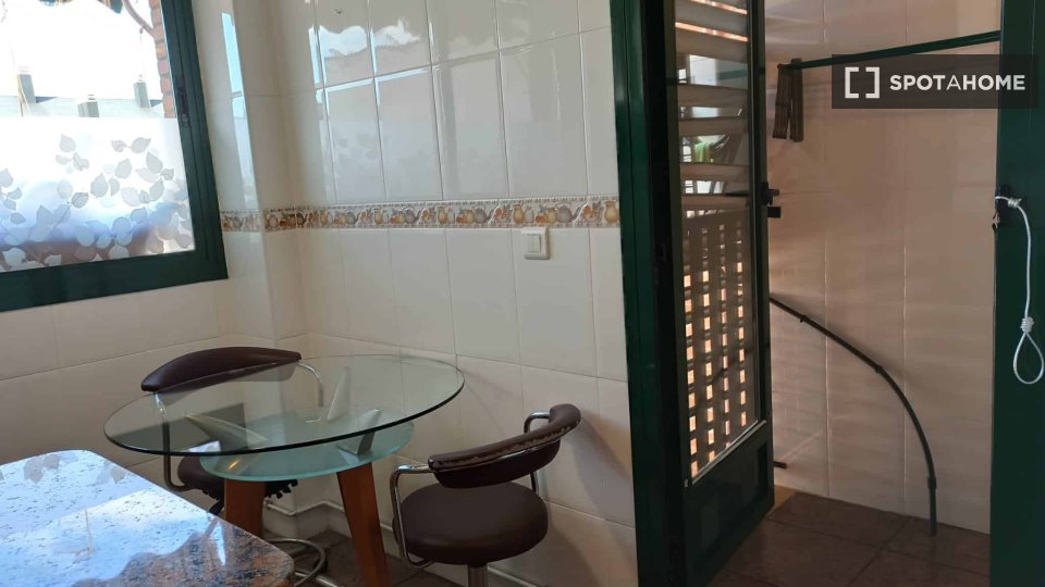 Double room Valencia, 3 beds — photo 14